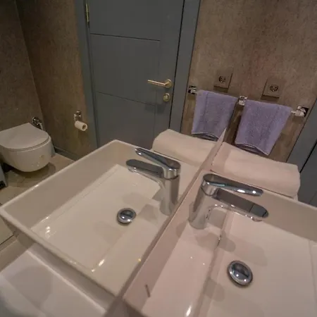 Elegant 2 1 In Sisli Prime Location איסטמבול