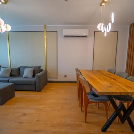 Elegant 2 1 In Sisli Prime Location דירה איסטמבול
