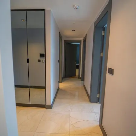 Elegant 2 1 In Sisli Prime Location דירה איסטמבול
